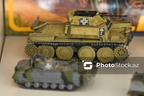 Hərbi texnika və retro avtomobillərin maketlərinin hazırlandığı modelistlər klubu