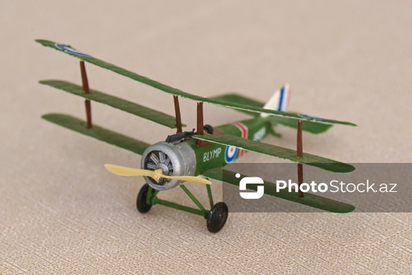 Hərbi texnika və retro avtomobillərin maketlərinin hazırlandığı modelistlər klubu