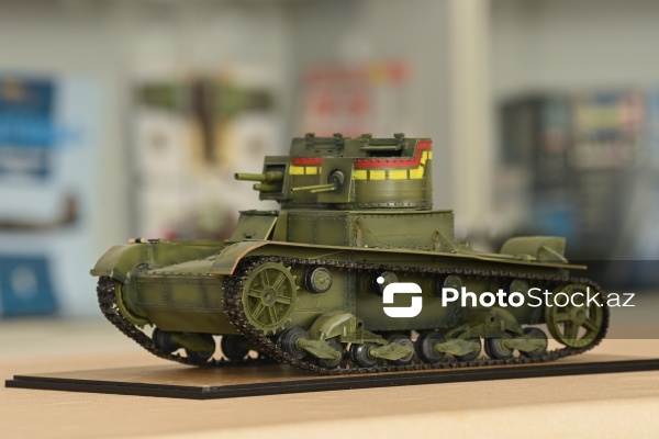 Hərbi texnika və retro avtomobillərin maketlərinin hazırlandığı modelistlər klubu