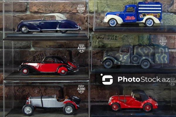 Hərbi texnika və retro avtomobillərin maketlərinin hazırlandığı modelistlər klubu