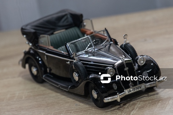 Hərbi texnika və retro avtomobillərin maketlərinin hazırlandığı modelistlər klubu