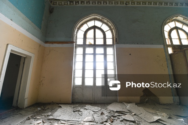 Sumqayıtın İnşaatçılar qəsəbəsində yerləşən baxımsız mədəniyyət evi