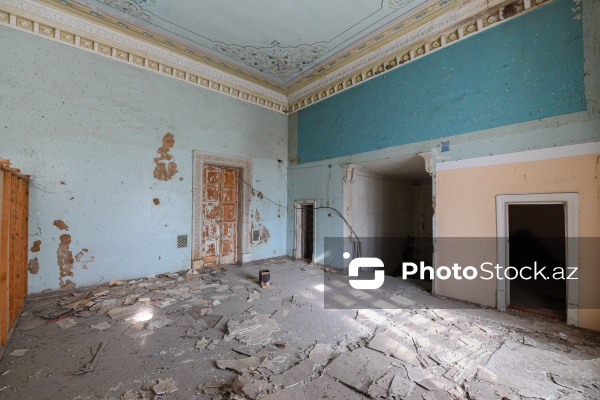 Sumqayıtın İnşaatçılar qəsəbəsində yerləşən baxımsız mədəniyyət evi