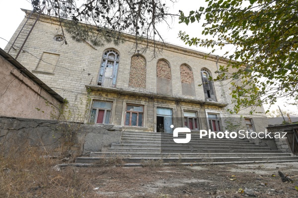 Sumqayıtın İnşaatçılar qəsəbəsində yerləşən baxımsız mədəniyyət evi