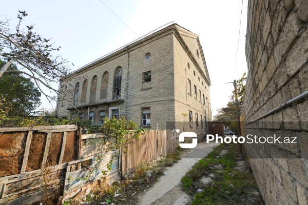 Sumqayıtın İnşaatçılar qəsəbəsində yerləşən baxımsız mədəniyyət evi
