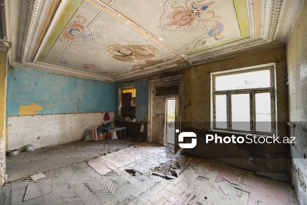 Sumqayıtın İnşaatçılar qəsəbəsində yerləşən baxımsız mədəniyyət evi