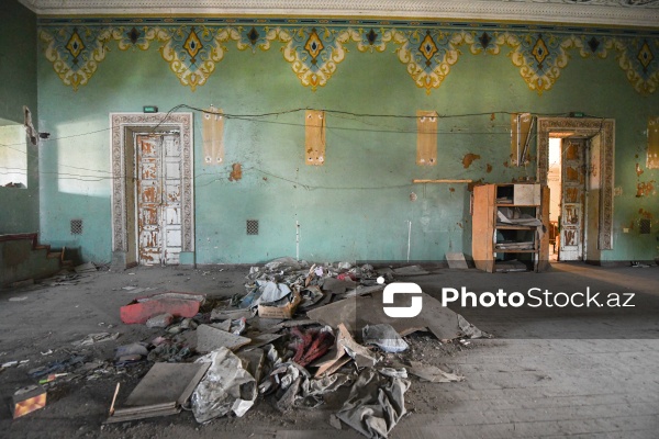 Sumqayıtın İnşaatçılar qəsəbəsində yerləşən baxımsız mədəniyyət evi