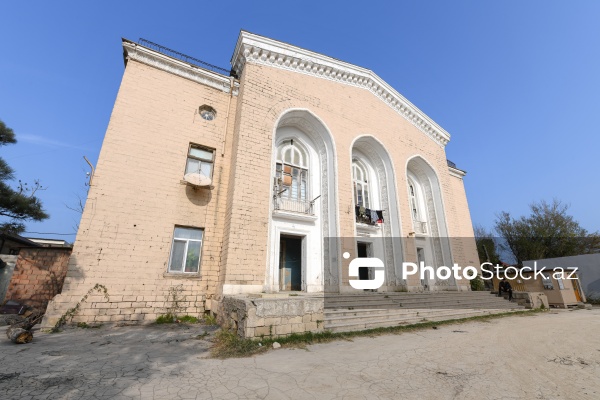 Sumqayıtın İnşaatçılar qəsəbəsində yerləşən baxımsız mədəniyyət evi