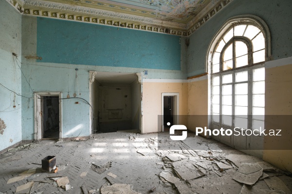 Sumqayıtın İnşaatçılar qəsəbəsində yerləşən baxımsız mədəniyyət evi