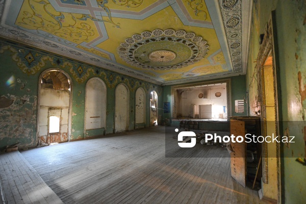 Sumqayıtın İnşaatçılar qəsəbəsində yerləşən baxımsız mədəniyyət evi