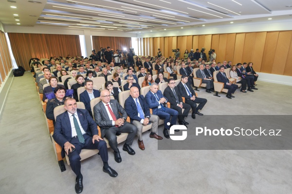 "Mediada Azərbaycan ədəbi dilinin normalarının düzgün tətbiqi" konfransı