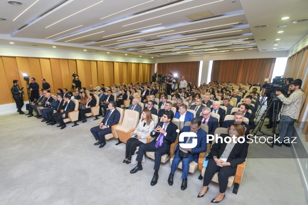 "Mediada Azərbaycan ədəbi dilinin normalarının düzgün tətbiqi" konfransı