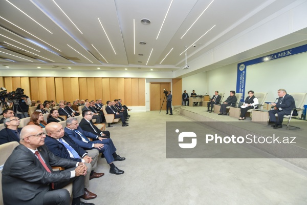 "Mediada Azərbaycan ədəbi dilinin normalarının düzgün tətbiqi" konfransı