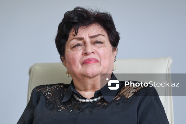 Gülşən Əkbərova - Azərbaycan Televiziyasının aparıcısı