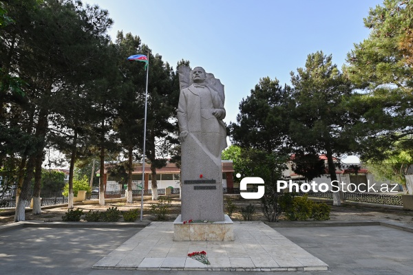 Məhəmməd Əmin Rəsulzadənin Novxanıda ucaldılmış heykəli