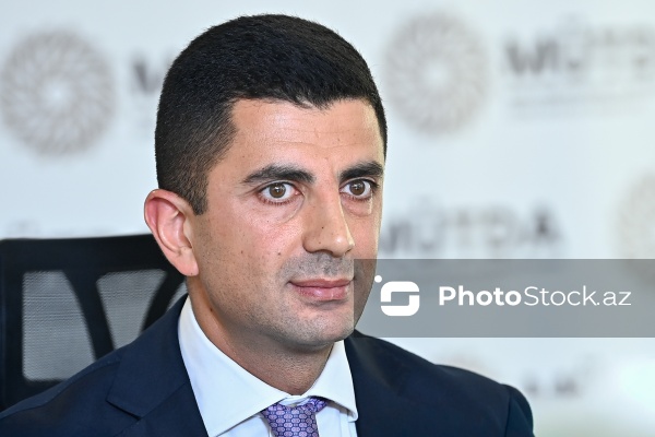 Eşqi Bağırov - Məktəbəqədər və Ümumi Təhsil üzrə Dövlət Agentliyinin media üçün brifinqində