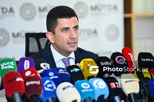 Eşqi Bağırov - Məktəbəqədər və Ümumi Təhsil üzrə Dövlət Agentliyinin media üçün brifinqində