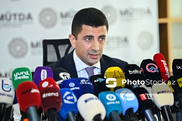 Eşqi Bağırov - Məktəbəqədər və Ümumi Təhsil üzrə Dövlət Agentliyinin media üçün brifinqində