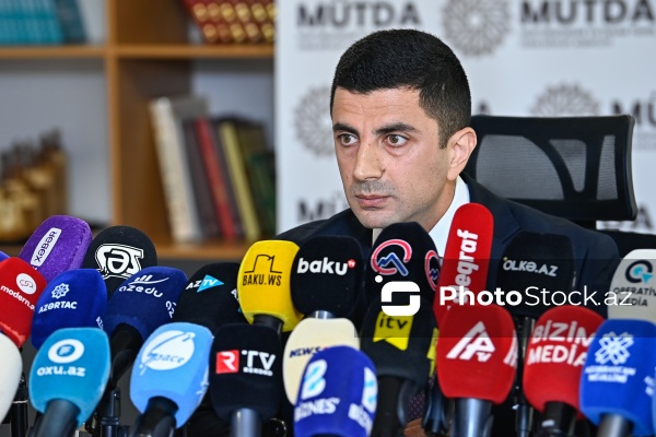 Eşqi Bağırov - Məktəbəqədər və Ümumi Təhsil üzrə Dövlət Agentliyinin media üçün brifinqində