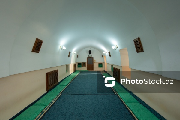 Buzovna qəsəbəsində yerləşən XVII əsrə aid Sahibəz-Zaman məscidi