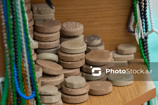 Buzovna qəsəbəsində yerləşən XVII əsrə aid Sahibəz-Zaman məscidi