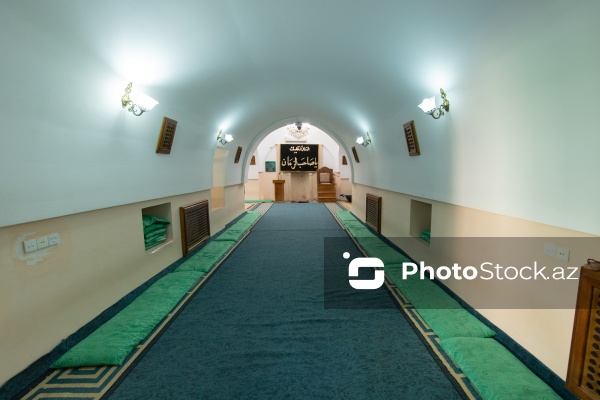 Buzovna qəsəbəsində yerləşən XVII əsrə aid Sahibəz-Zaman məscidi