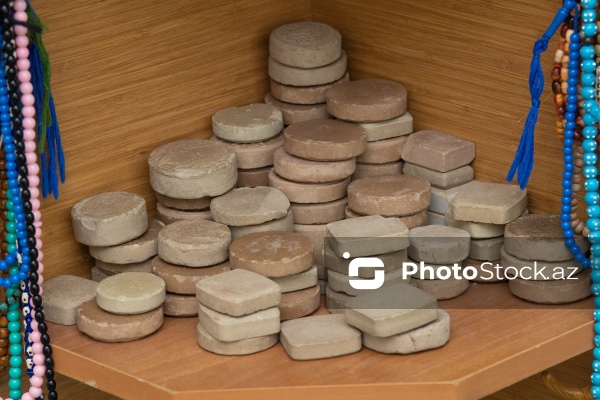 Buzovna qəsəbəsində yerləşən XVII əsrə aid Sahibəz-Zaman məscidi