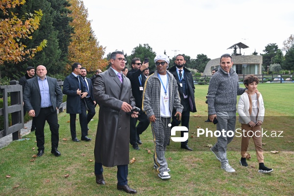 Məşhur futbolçu Ronaldinyonun Bakıda yeniyetmə futbolçularla görüşü