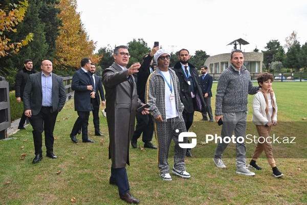 Məşhur futbolçu Ronaldinyonun Bakıda yeniyetmə futbolçularla görüşü