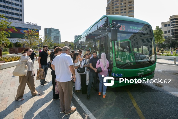 Metroda “28 May” - “Nizami” xəttinin ayrılmasından sonra fəaliyyətə başlayan ekspres avtobuslar