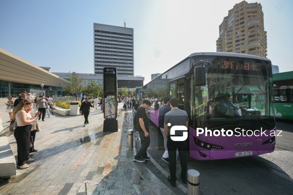 Metroda “28 May” - “Nizami” xəttinin ayrılmasından sonra fəaliyyətə başlayan ekspres avtobuslar