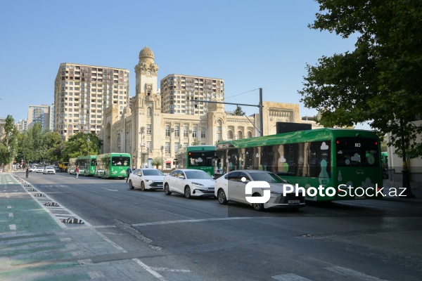 Metroda “28 May” - “Nizami” xəttinin ayrılmasından sonra fəaliyyətə başlayan ekspres avtobuslar