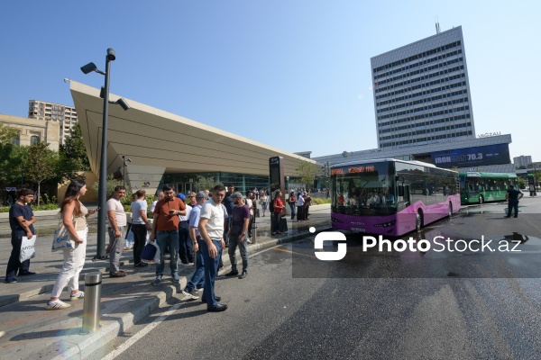 Metroda “28 May” - “Nizami” xəttinin ayrılmasından sonra fəaliyyətə başlayan ekspres avtobuslar