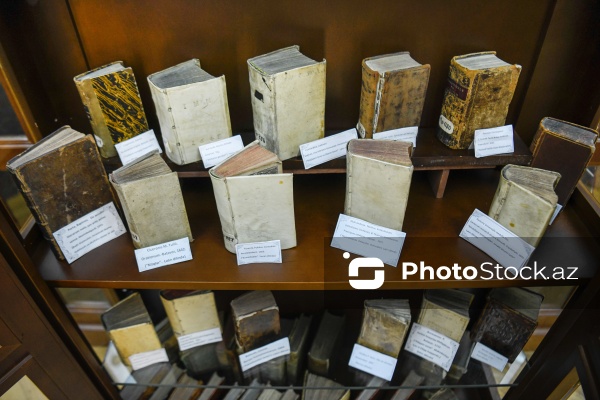 100 ildən çox yaşı olan Azərbaycan Milli Kitabxanası