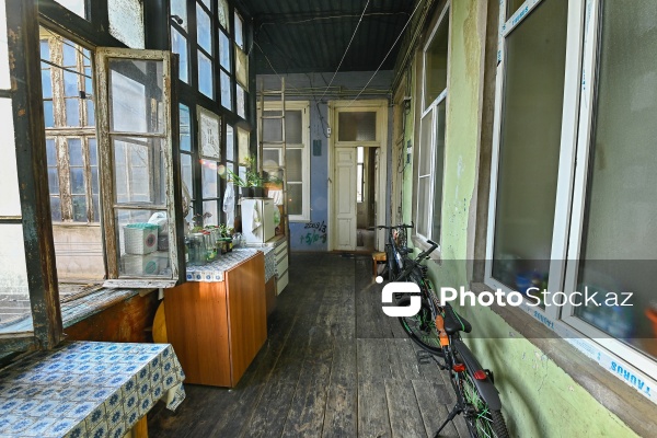 Mirzə Fətəli Axundzadə küçəsində yerləşən 1900-cü ilə aid Əsədullayevlər ailəsinin mülkü