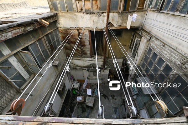 Mirzə Fətəli Axundzadə küçəsində yerləşən 1900-cü ilə aid Əsədullayevlər ailəsinin mülkü