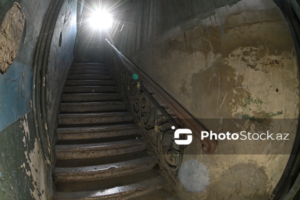 Mirzə Fətəli Axundzadə küçəsində yerləşən 1900-cü ilə aid Əsədullayevlər ailəsinin mülkü