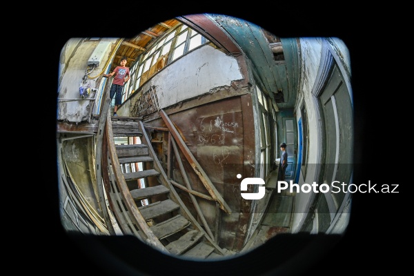 Mirzə Fətəli Axundzadə küçəsində yerləşən 1900-cü ilə aid Əsədullayevlər ailəsinin mülkü