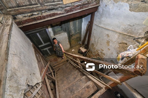 Mirzə Fətəli Axundzadə küçəsində yerləşən 1900-cü ilə aid Əsədullayevlər ailəsinin mülkü