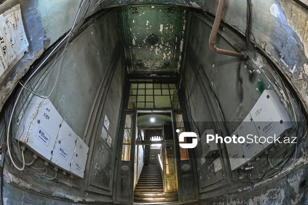 Mirzə Fətəli Axundzadə küçəsində yerləşən 1900-cü ilə aid Əsədullayevlər ailəsinin mülkü