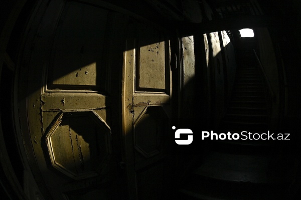 Mirzə Fətəli Axundzadə küçəsində yerləşən 1900-cü ilə aid Əsədullayevlər ailəsinin mülkü