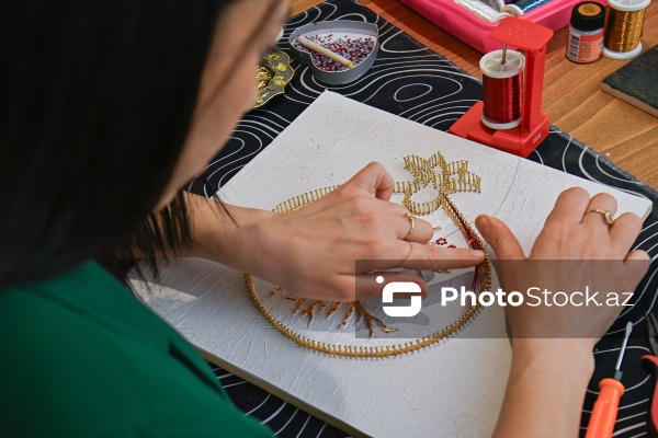 Mismar və tellərlə sənət əsərləri yaradan Minarə Mehdiyeva