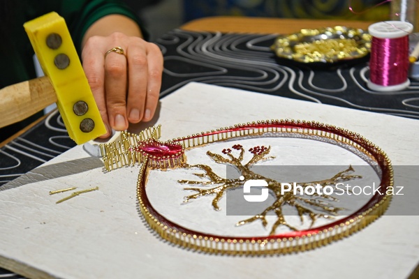 Mismar və tellərlə sənət əsərləri yaradan Minarə Mehdiyeva