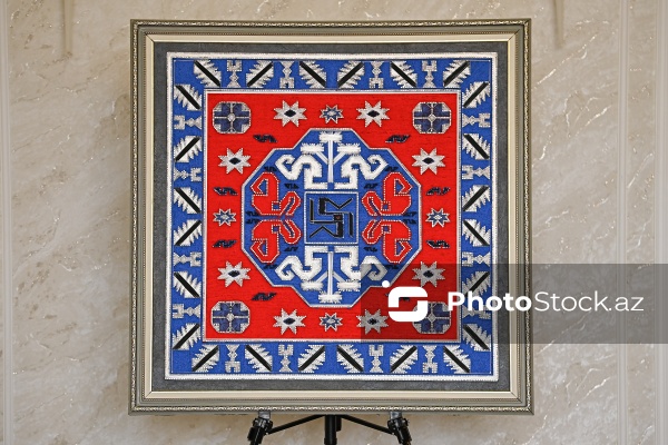 Mismar və tellərlə sənət əsərləri yaradan Minarə Mehdiyeva