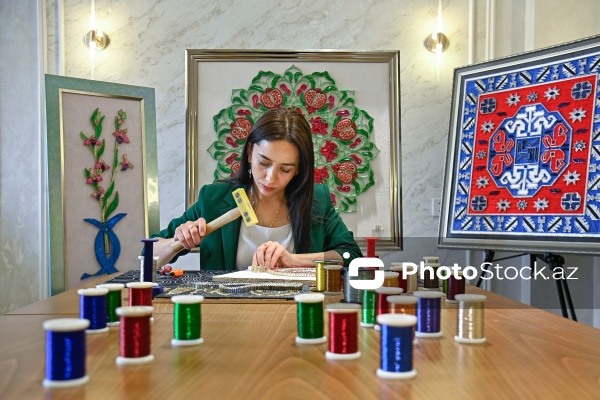 Mismar və tellərlə sənət əsərləri yaradan Minarə Mehdiyeva