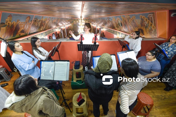 Ali Mələk Mikayıl kilsəsində pravoslavların keçirdikləri dini ayin