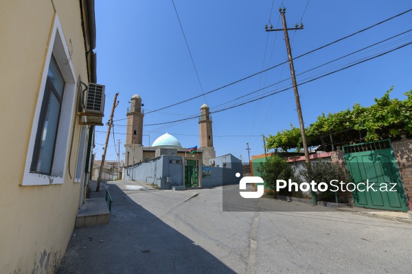 Xocəsən qəsəbəsində yerləşən Qoşaminarəli məscid