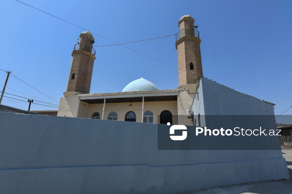 Xocəsən qəsəbəsində yerləşən Qoşaminarəli məscid