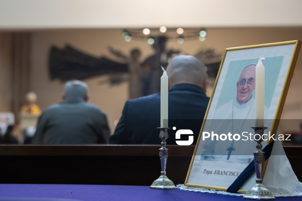 Müqəddəs Məryəm kilsəsində keçirilən mərhum Papa Fransiskin Ruhuna xüsusi ayin