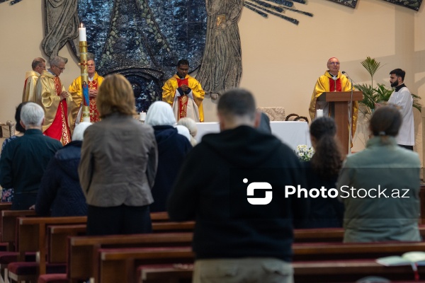 Müqəddəs Məryəm kilsəsində keçirilən mərhum Papa Fransiskin Ruhuna xüsusi ayin